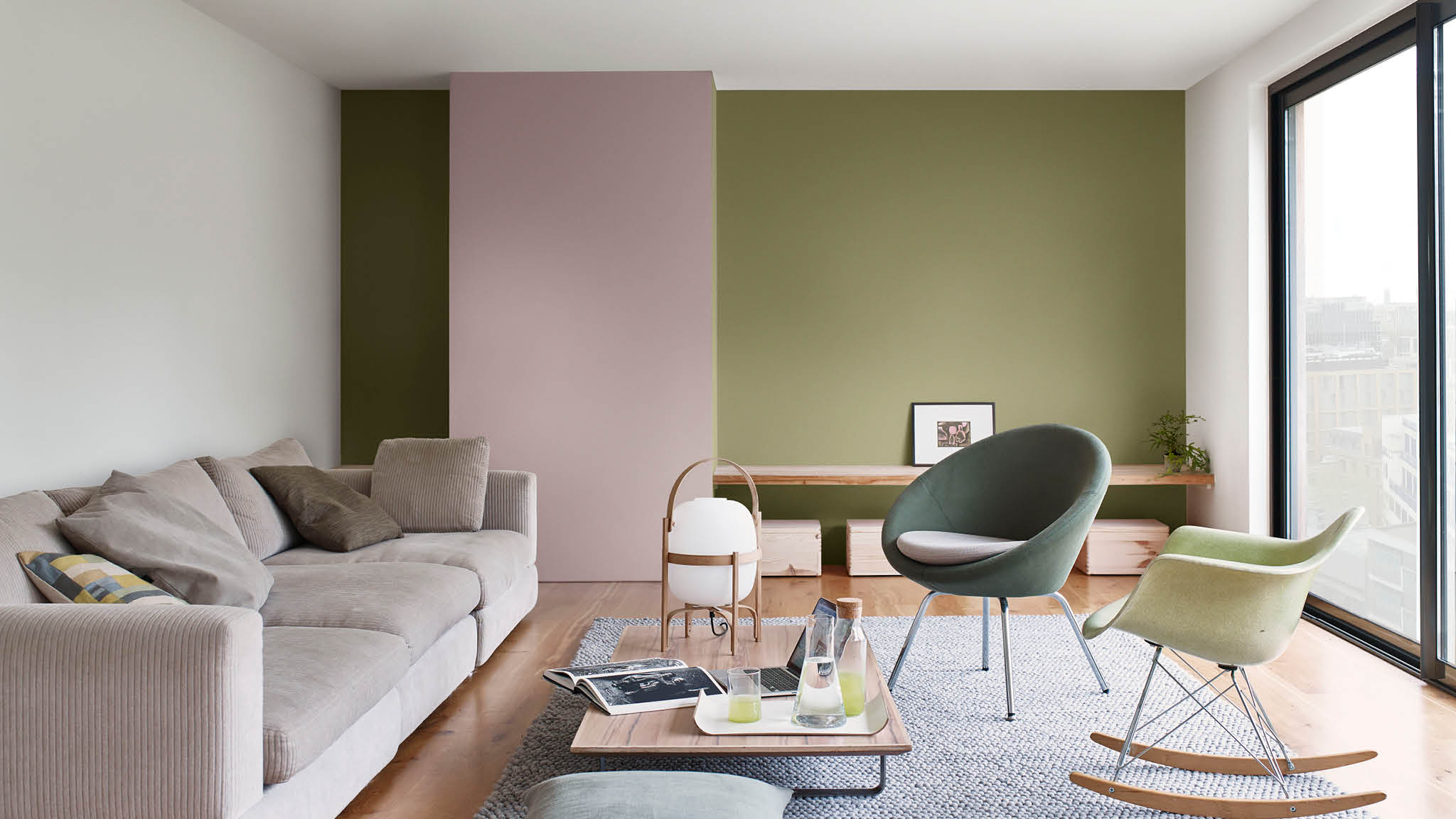 Dynamic living room Combine the color of the tree core with contrasting shades to make the living room look dynamic