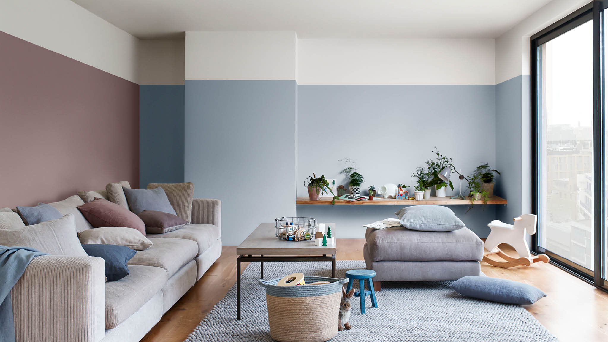 Living room in the blue and color of the tree core Use the blue with the core color of the tree to make the whole family feel perfectly in the living room