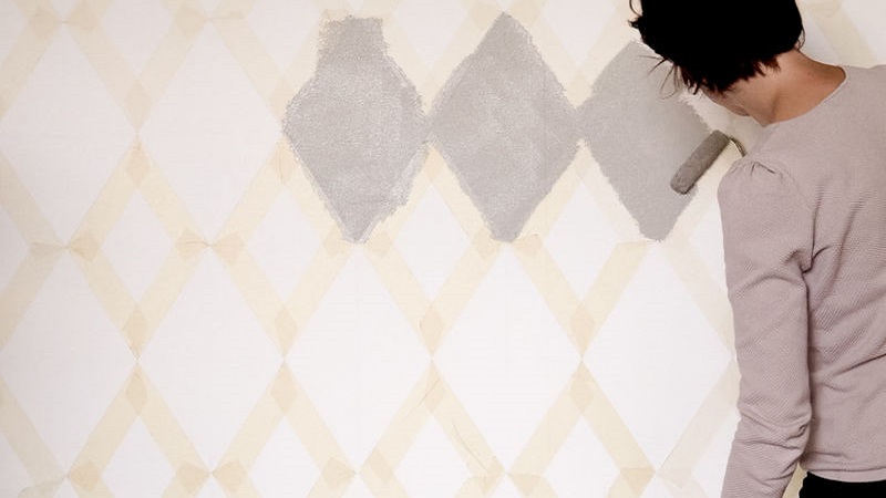 Romby na ścianie - krok 4 - Dulux Malowanie rombów farbą - Dulux