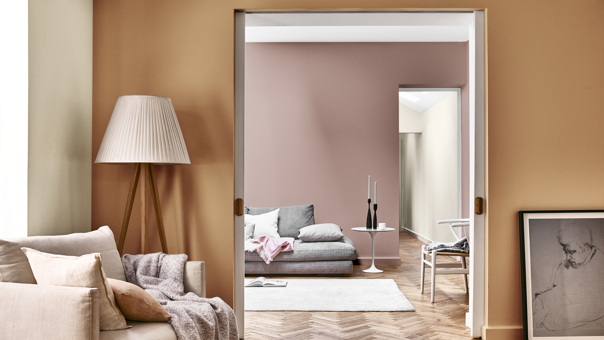 Relaksujący salon ze Spiced Honey Dulux-przyszlosc-kolorow-Kolor-Roku-2019-miejsce-do-marzenia-salon-inspiracja-polska-32