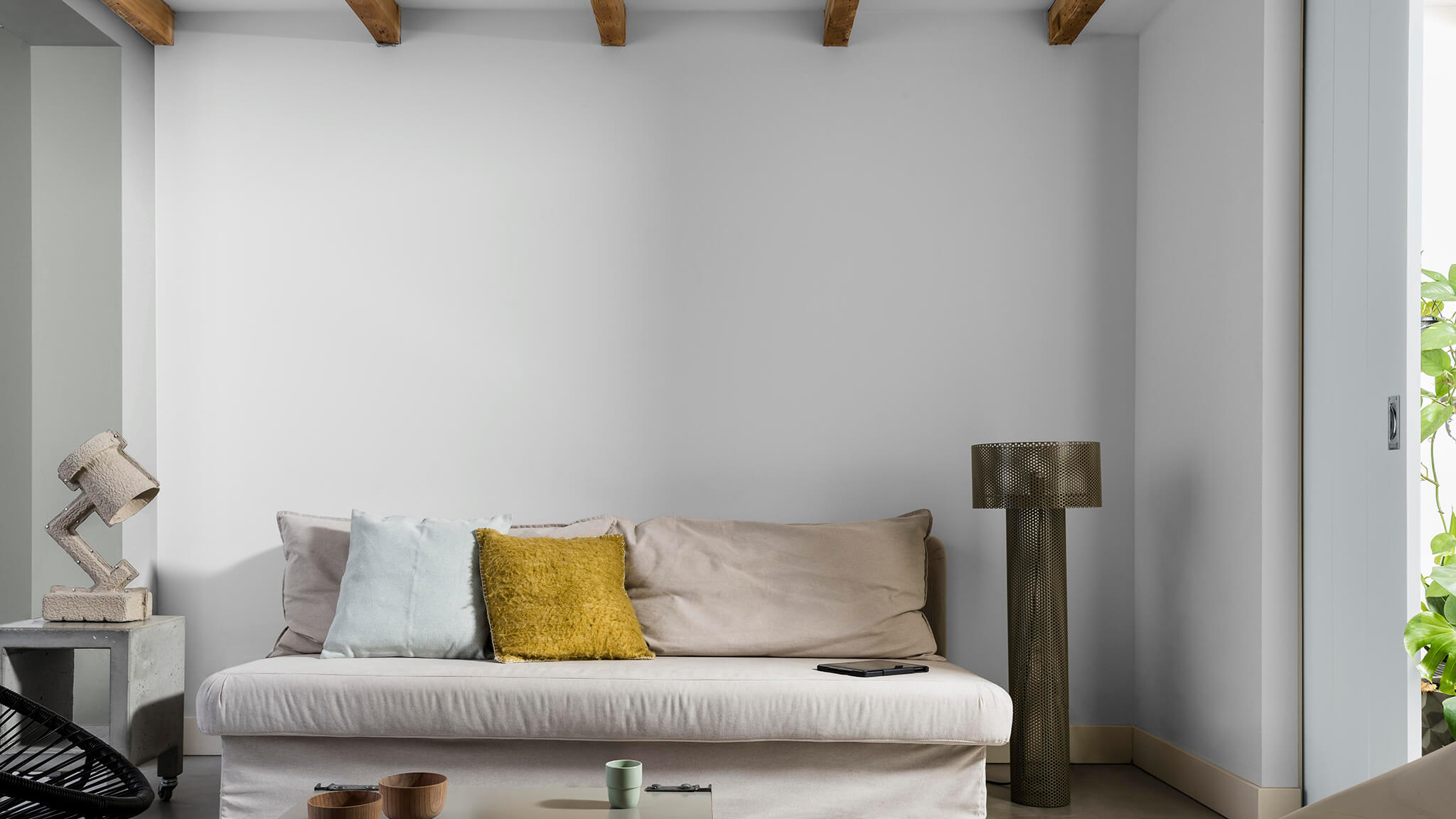 Dulux - Jak przemalować kolory ścian z jasnych ma ciemne.
